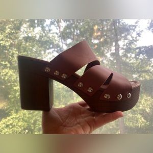 Coach and four heels, 7.5